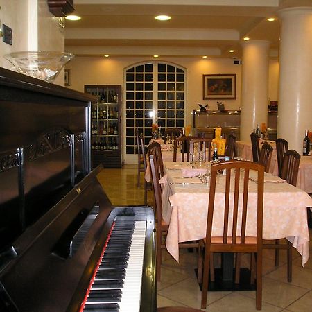 Hotel Flora Морской Милан Экстерьер фото